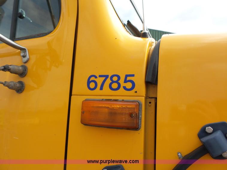 image for item K3490 2002 International F2554 dump truck