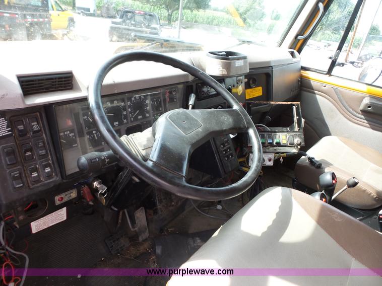 image for item K3490 2002 International F2554 dump truck