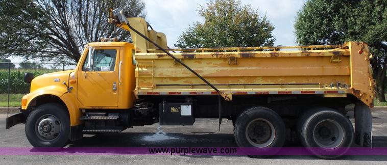 image for item K3491 2000 International F4900 dump truck