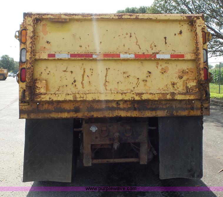 image for item K3491 2000 International F4900 dump truck