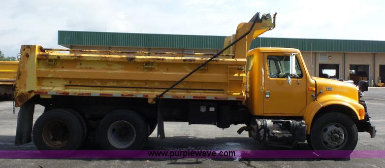 image for item K3491 2000 International F4900 dump truck