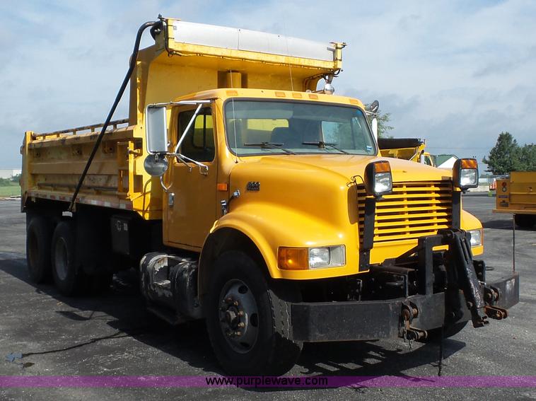 image for item K3491 2000 International F4900 dump truck