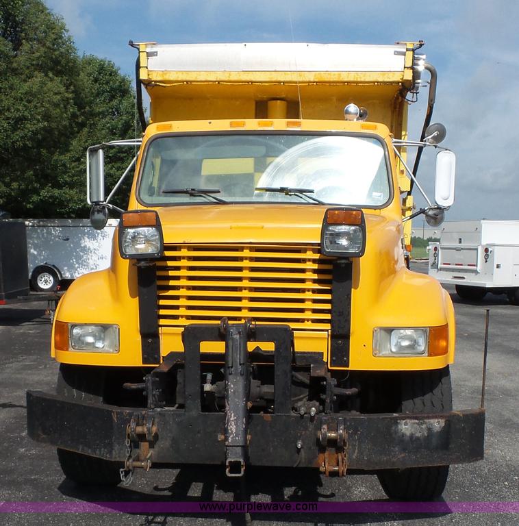 image for item K3491 2000 International F4900 dump truck