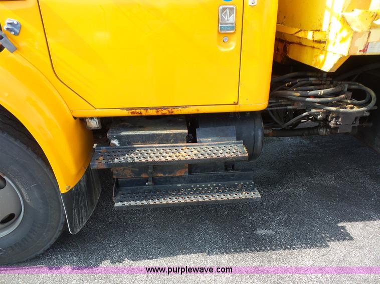 image for item K3491 2000 International F4900 dump truck