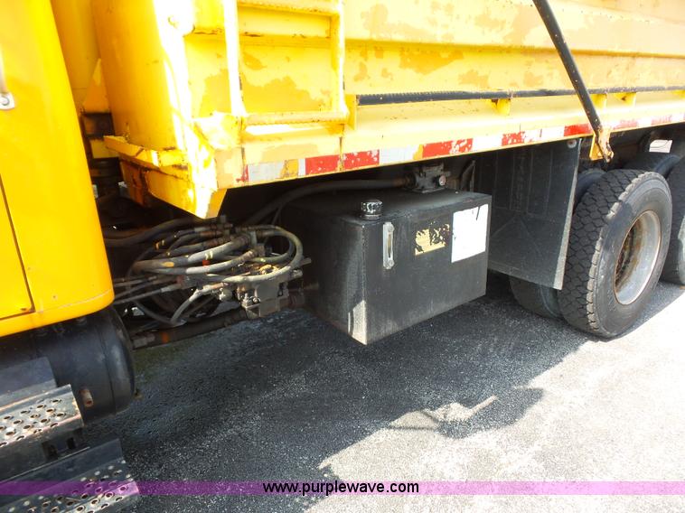 image for item K3491 2000 International F4900 dump truck