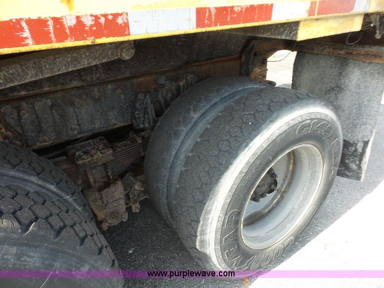 image for item K3491 2000 International F4900 dump truck