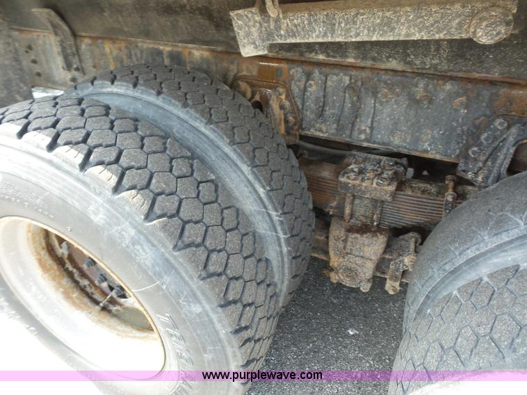 image for item K3491 2000 International F4900 dump truck