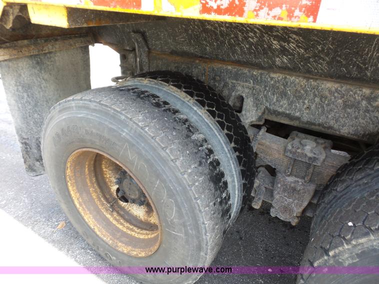 image for item K3491 2000 International F4900 dump truck