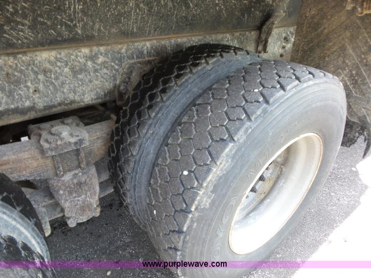 image for item K3491 2000 International F4900 dump truck