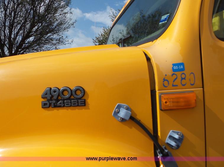 image for item K3491 2000 International F4900 dump truck