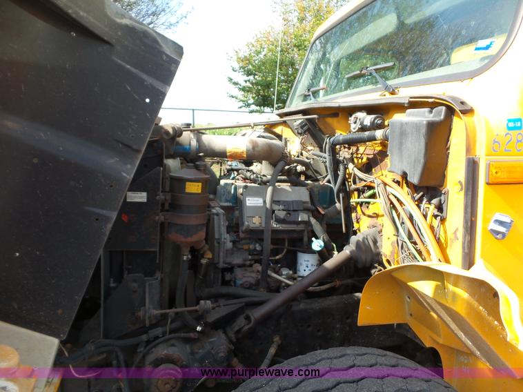 image for item K3491 2000 International F4900 dump truck