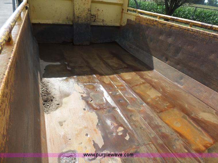 image for item K3491 2000 International F4900 dump truck