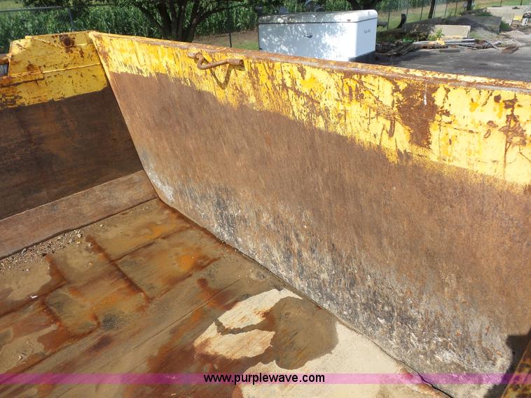 image for item K3491 2000 International F4900 dump truck