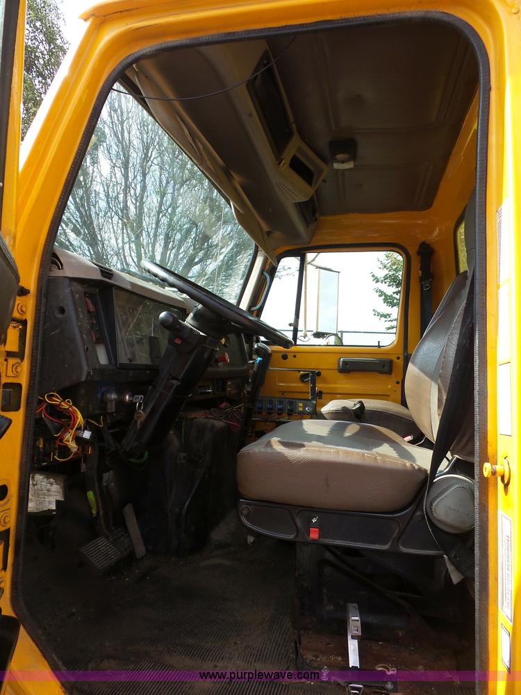 image for item K3491 2000 International F4900 dump truck