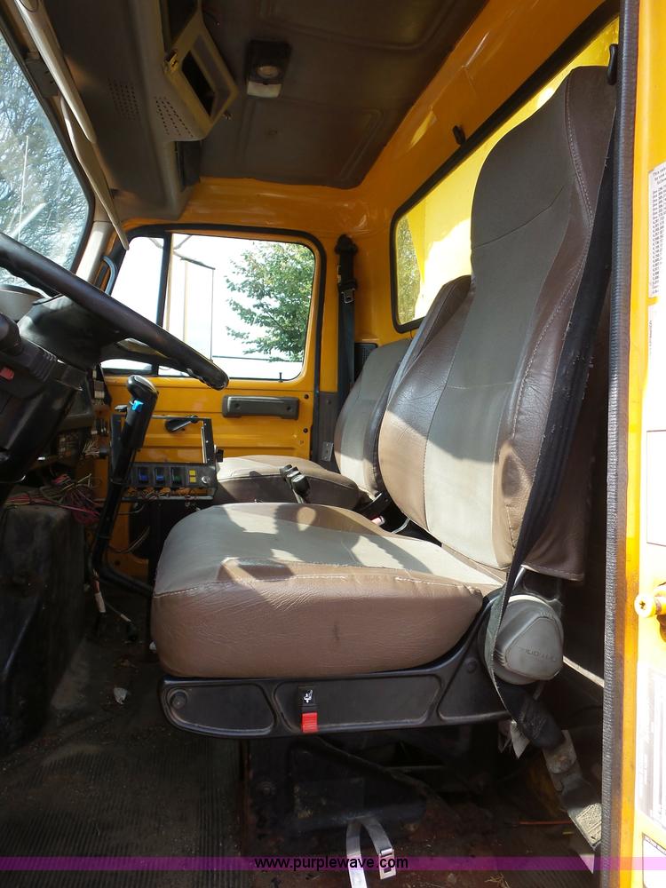 image for item K3491 2000 International F4900 dump truck