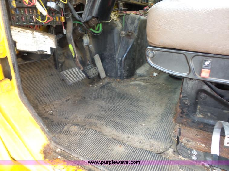 image for item K3491 2000 International F4900 dump truck