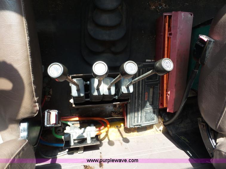 image for item K3491 2000 International F4900 dump truck