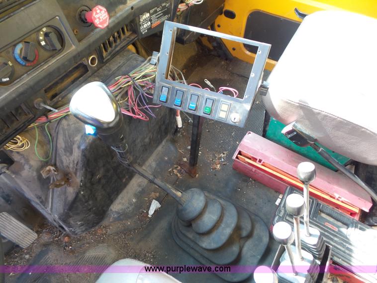 image for item K3491 2000 International F4900 dump truck