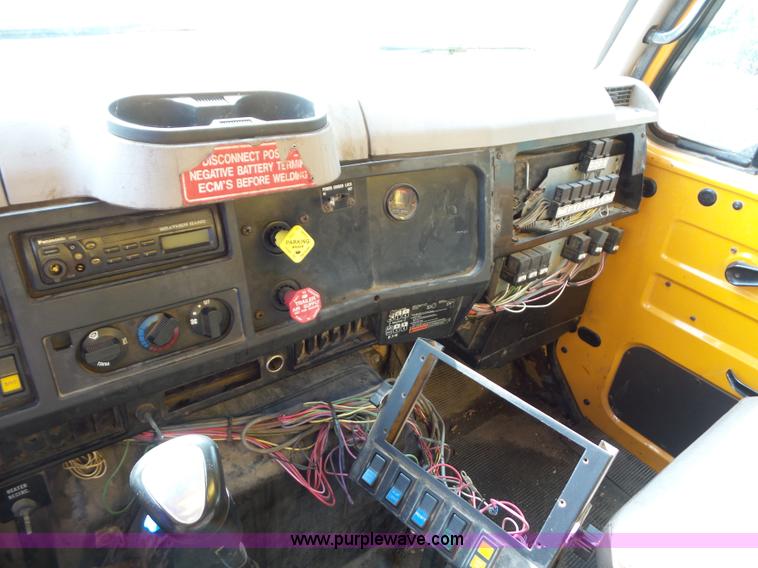 image for item K3491 2000 International F4900 dump truck