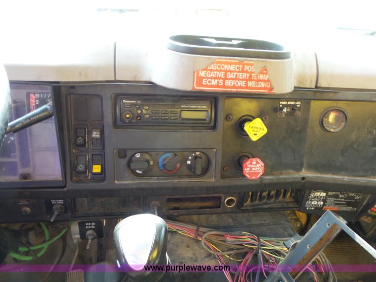 image for item K3491 2000 International F4900 dump truck