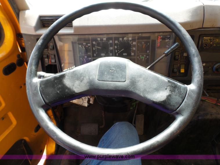 image for item K3491 2000 International F4900 dump truck