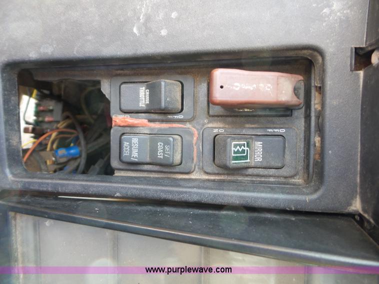 image for item K3491 2000 International F4900 dump truck