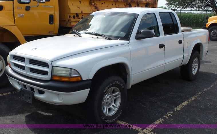 image for item K3493 2001 Dodge Dakota Quad Cab pickup truck