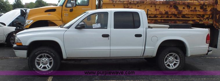 image for item K3493 2001 Dodge Dakota Quad Cab pickup truck