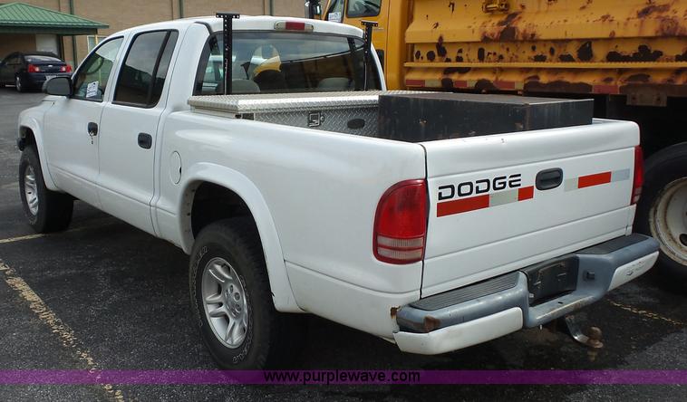 image for item K3493 2001 Dodge Dakota Quad Cab pickup truck
