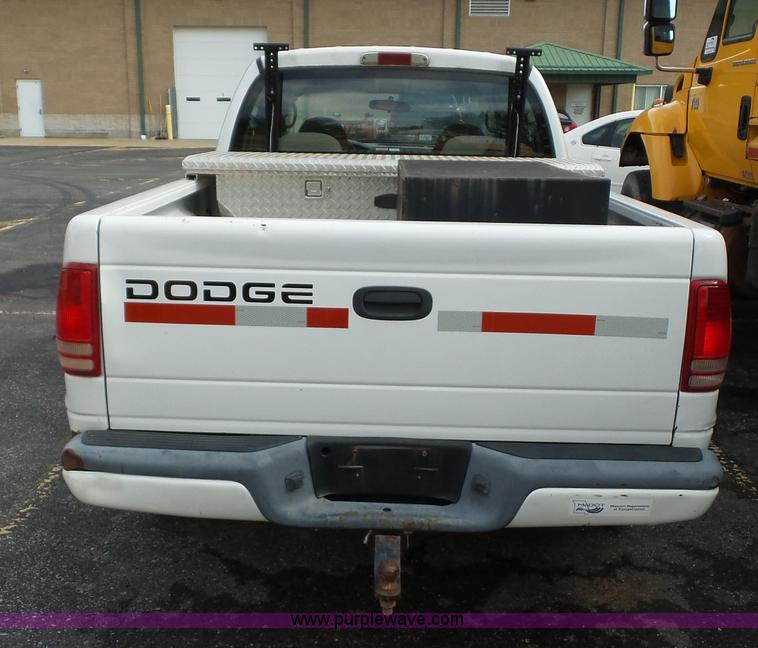 image for item K3493 2001 Dodge Dakota Quad Cab pickup truck