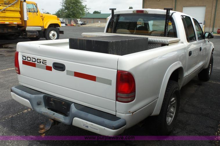 image for item K3493 2001 Dodge Dakota Quad Cab pickup truck