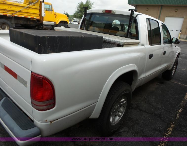 image for item K3493 2001 Dodge Dakota Quad Cab pickup truck