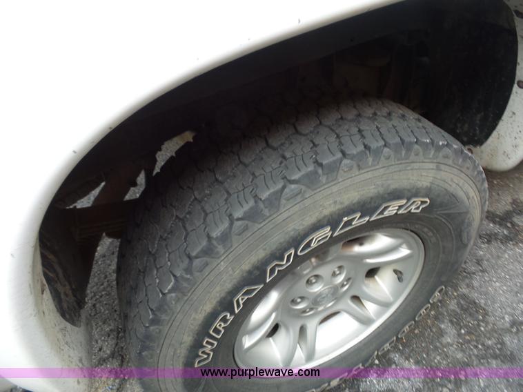 image for item K3493 2001 Dodge Dakota Quad Cab pickup truck