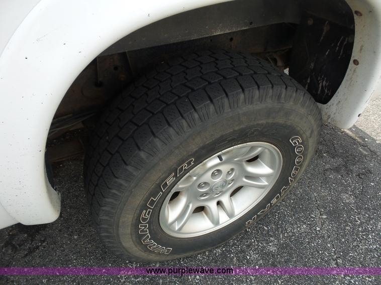 image for item K3493 2001 Dodge Dakota Quad Cab pickup truck