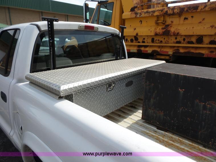 image for item K3493 2001 Dodge Dakota Quad Cab pickup truck