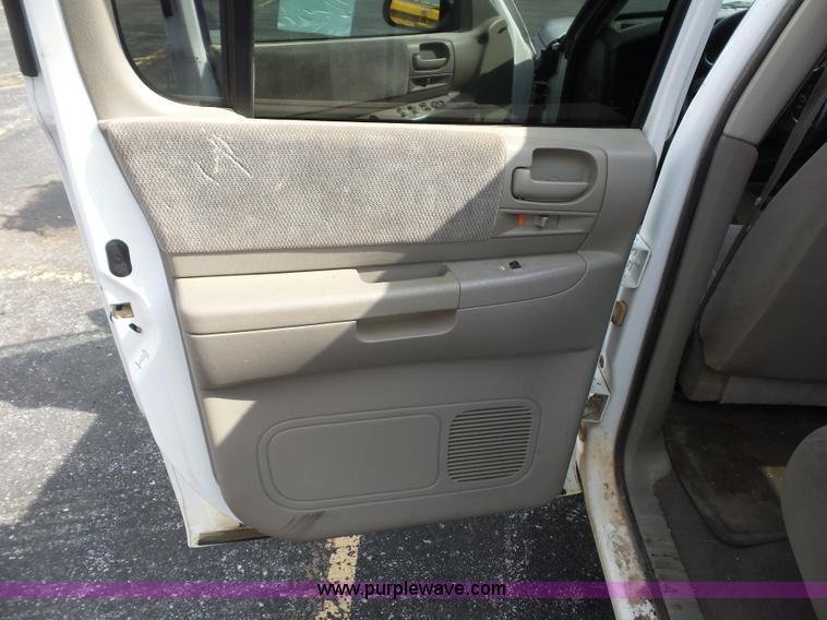 image for item K3493 2001 Dodge Dakota Quad Cab pickup truck