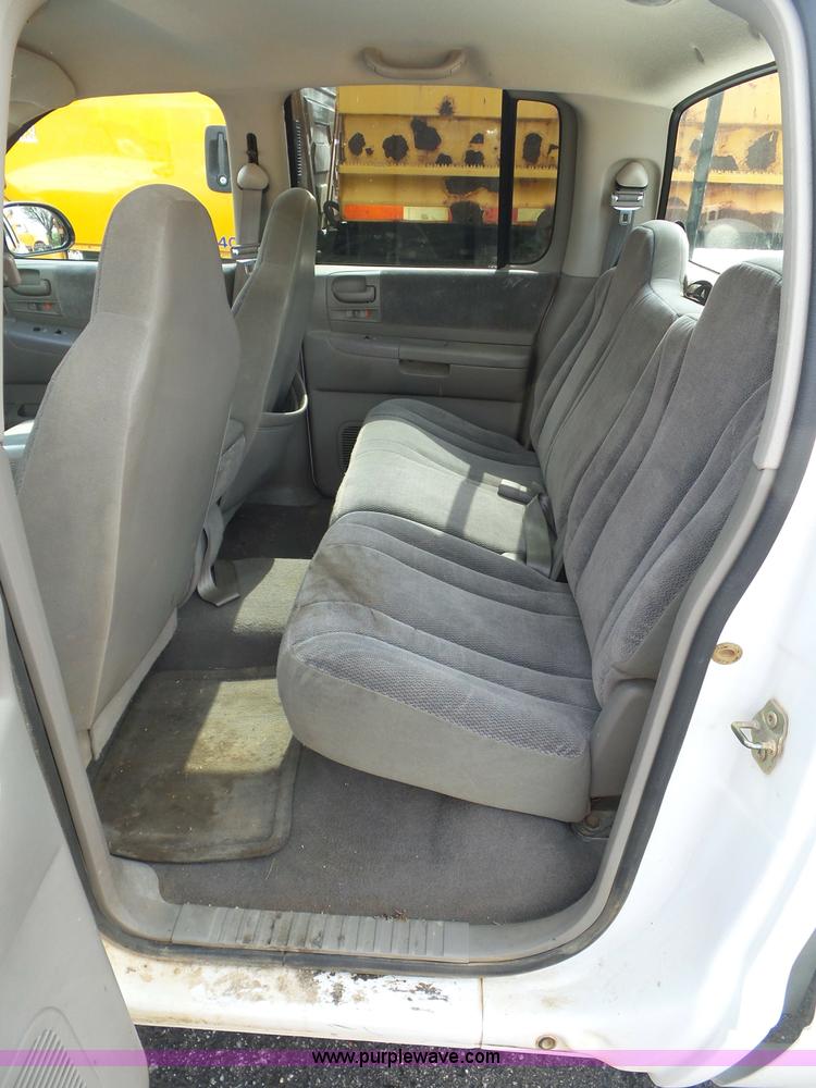 image for item K3493 2001 Dodge Dakota Quad Cab pickup truck