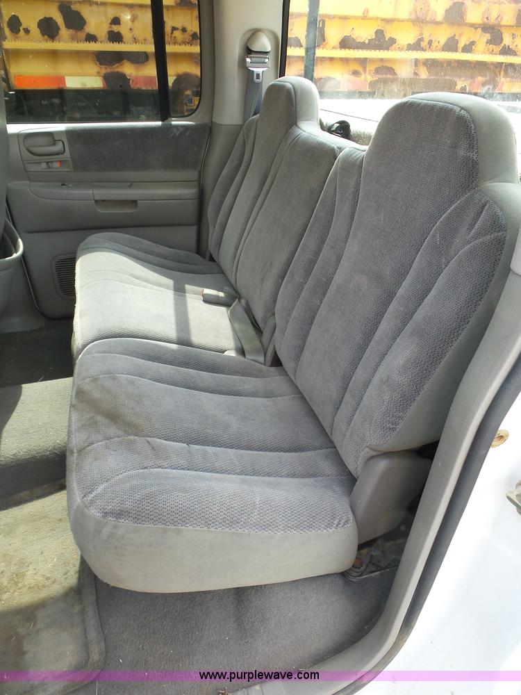 image for item K3493 2001 Dodge Dakota Quad Cab pickup truck