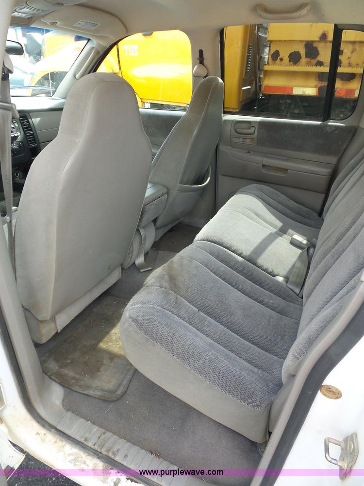 image for item K3493 2001 Dodge Dakota Quad Cab pickup truck