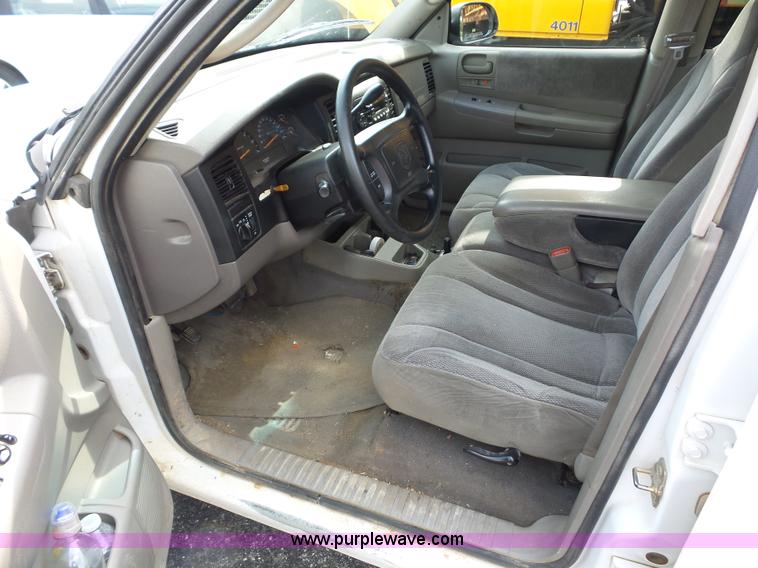 image for item K3493 2001 Dodge Dakota Quad Cab pickup truck