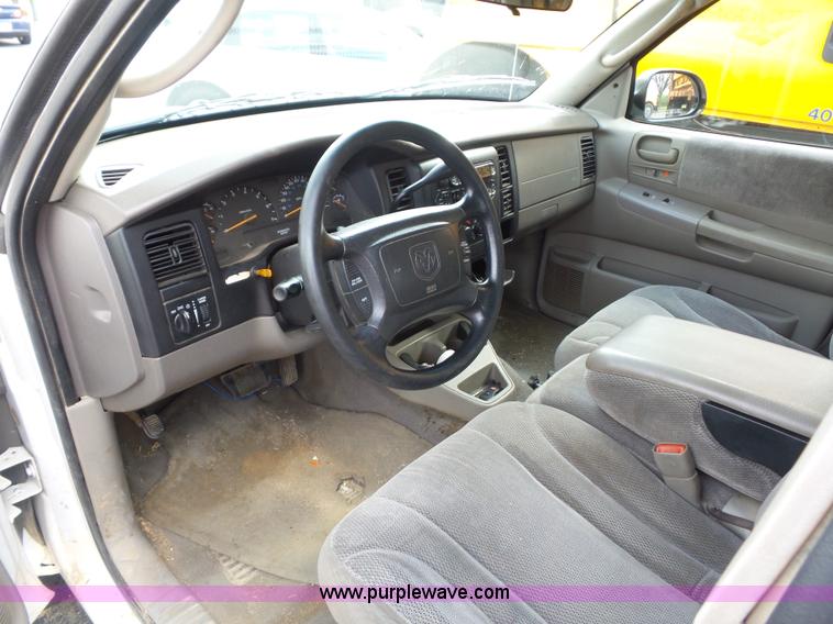 image for item K3493 2001 Dodge Dakota Quad Cab pickup truck