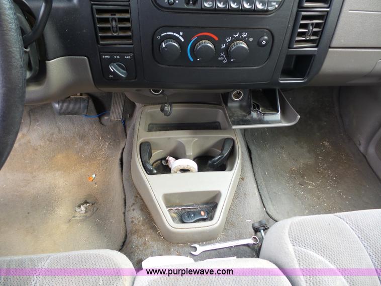 image for item K3493 2001 Dodge Dakota Quad Cab pickup truck