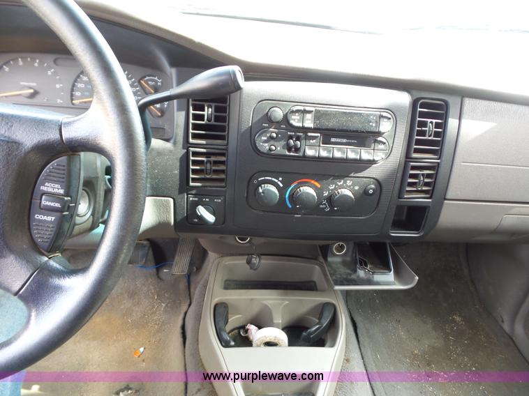 image for item K3493 2001 Dodge Dakota Quad Cab pickup truck