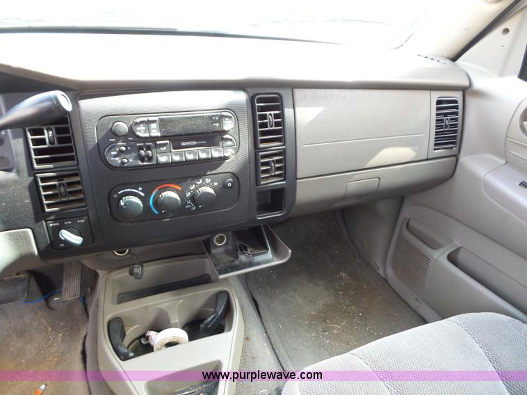 image for item K3493 2001 Dodge Dakota Quad Cab pickup truck