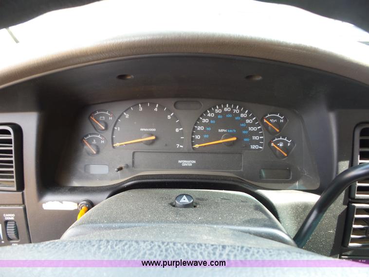 image for item K3493 2001 Dodge Dakota Quad Cab pickup truck