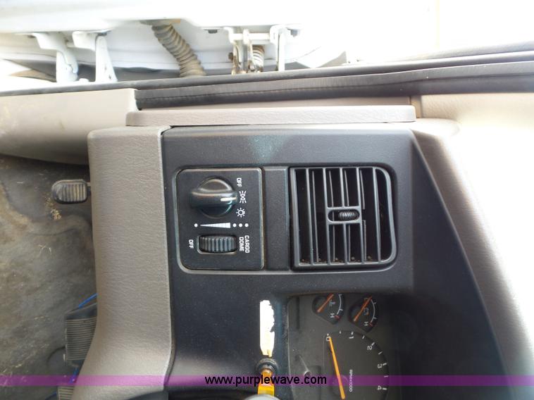 image for item K3493 2001 Dodge Dakota Quad Cab pickup truck