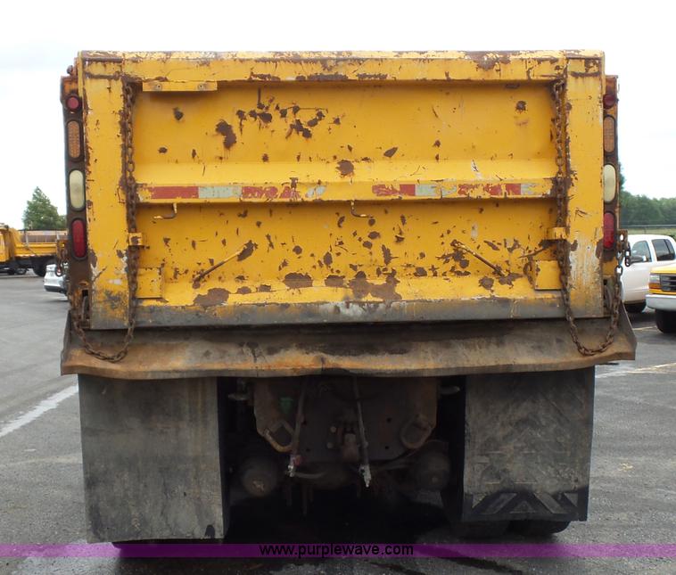 image for item K3494 2003 International 7400 dump truck