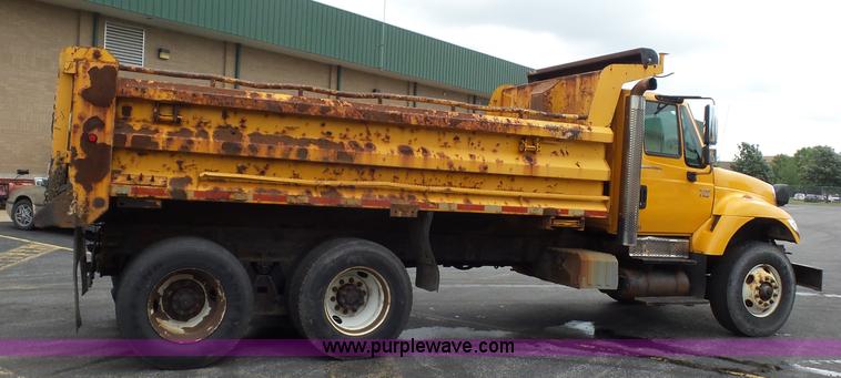 image for item K3494 2003 International 7400 dump truck