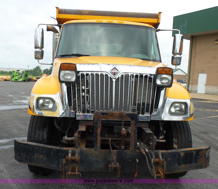 image for item K3494 2003 International 7400 dump truck