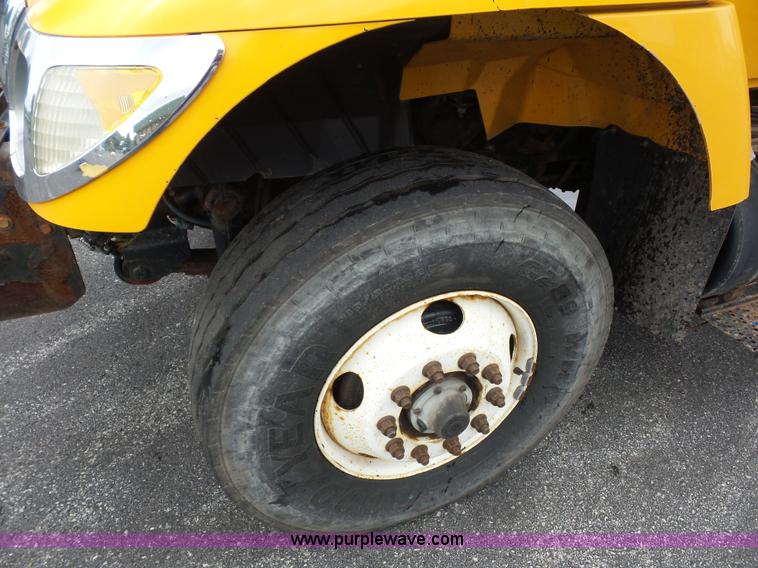 image for item K3494 2003 International 7400 dump truck